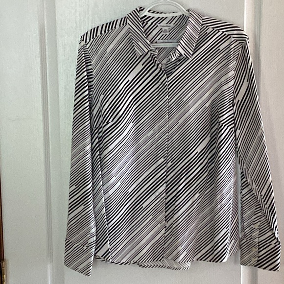 Calvin Klein wrinkle free button-down oxford blouse, black-and-white, large, EUC - Picture 2 of 5